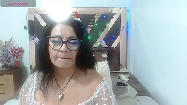 lindaesmeralda online show from November 23, 2025, 11:43 am
