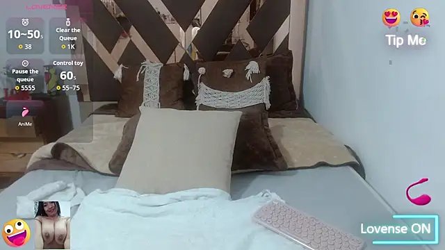 lindaesmeralda online show from January 19, 2026, 12:31 pm