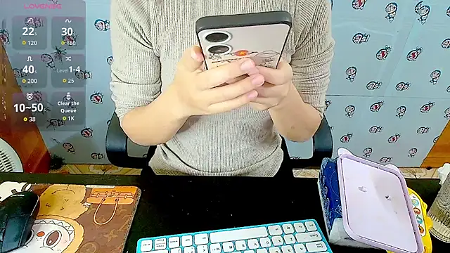   Saphia   online show from December 17, 2025, 12:49 am