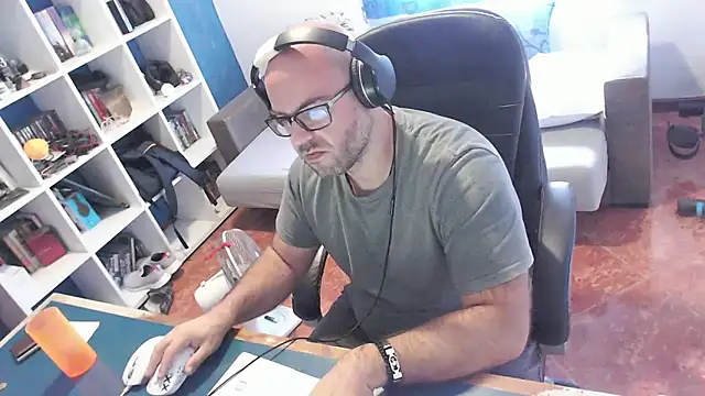 ravingr4d4 online show from October 14, 2025, 10:27 am