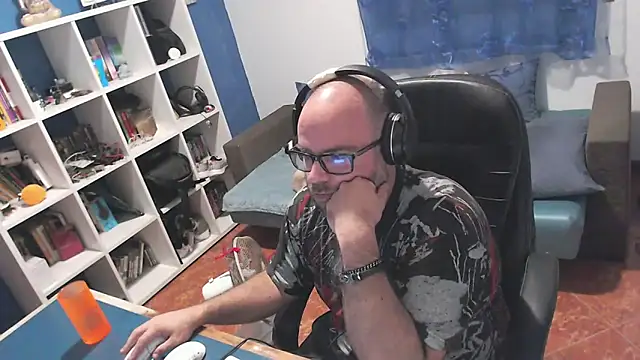 ravingr4d4 online show from October 21, 2025, 9:48 pm