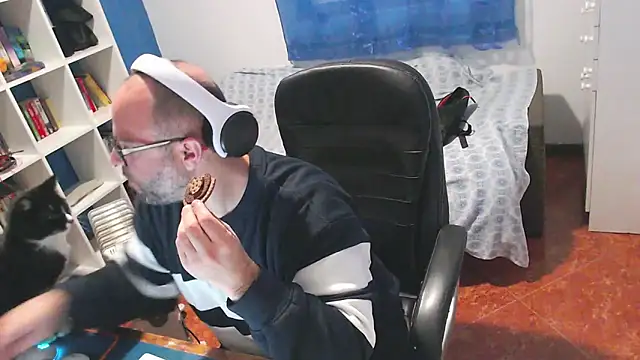 ravingr4d4 online show from February 9, 2026, 2:10 pm