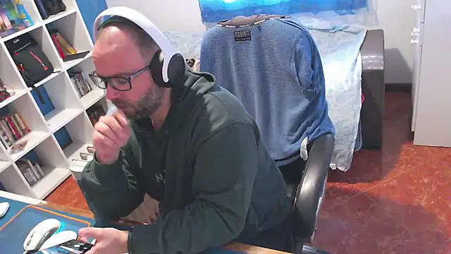 ravingr4d4 online show from February 13, 2026, 11:17 am