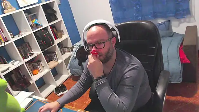 ravingr4d4 online show from February 19, 2026, 12:17 am