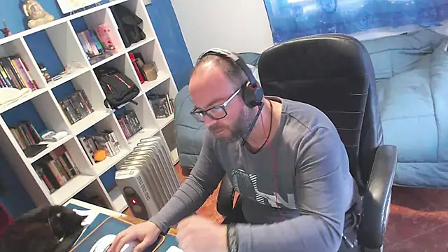 ravingr4d4 online show from February 24, 2026, 12:03 pm