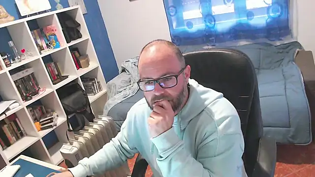 ravingr4d4 online show from March 18, 2026, 9:01 am