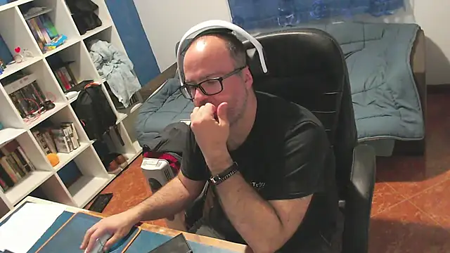 ravingr4d4 online show from March 31, 2026, 8:42 pm