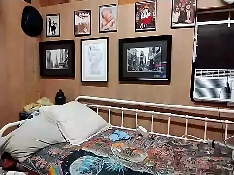 Snapshot of AlphaAlluring69 chatting on January 5, 2025, 5:51 am AlphaAlluring69 online show from January 5, 2025, 5:51 am