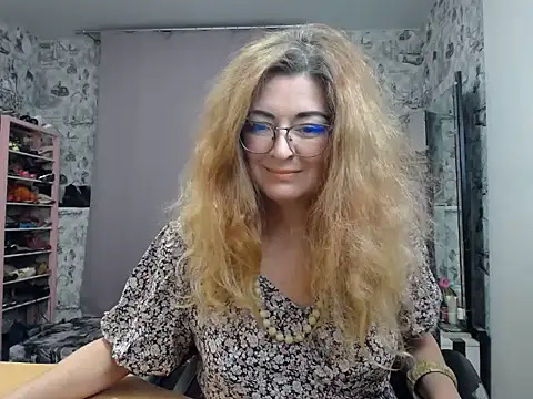 Helen1974 online show from March 12, 2025, 6:22 pm