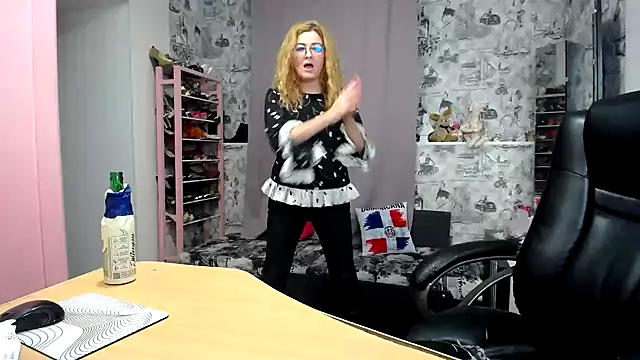 Helen1974 online show from December 21, 2025, 1:29 pm