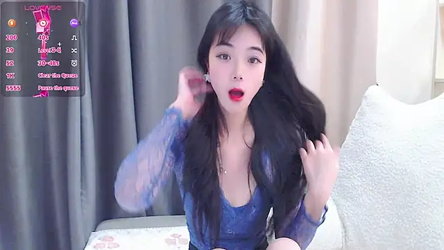 Snapshot of Duludulu_007 chatting on January 19, 2025, 5:37 am Duludulu 007 online show from January 19, 2025, 5:37 am