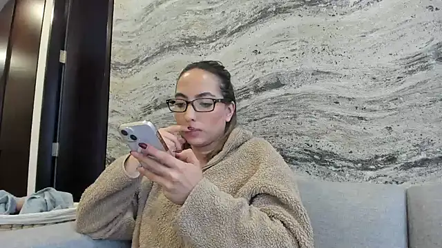 Sophi  a online show from February 19, 2025, 11:04 pm