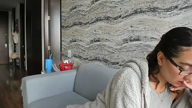 Sophi  a online show from October 21, 2025, 8:42 pm