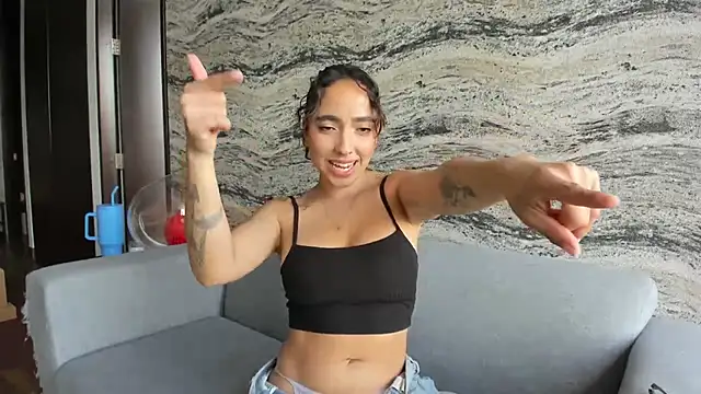 Sophi  a online show from October 24, 2025, 8:27 pm