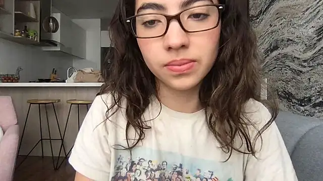 Sophi  a online show from March 27, 2026, 2:17 pm