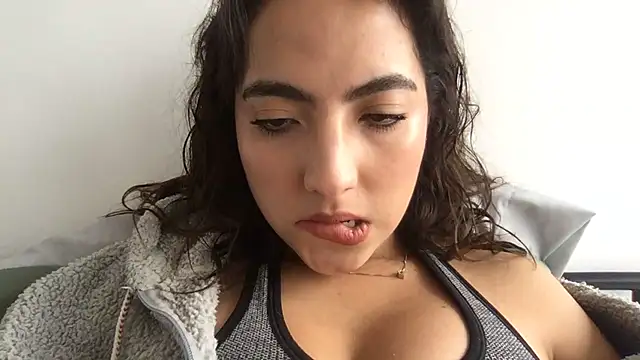 Sophi  a online show from April 19, 2026, 7:38 pm