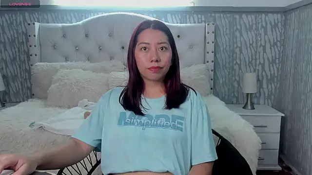 sexylaurita online show from April 27, 2026, 2:26 pm