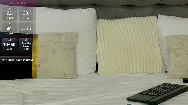 MiaCharm online show from April 3, 2026, 8:07 pm