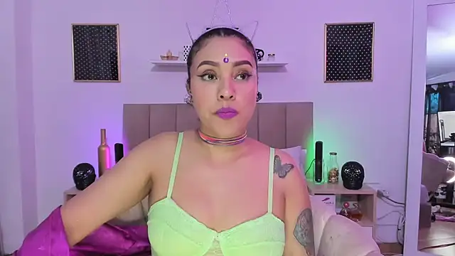 Snapshot of Zoe_Gruber chatting on October 18, 2025, 6:30 pm Zoe Gruber online show from October 18, 2025, 6:30 pm