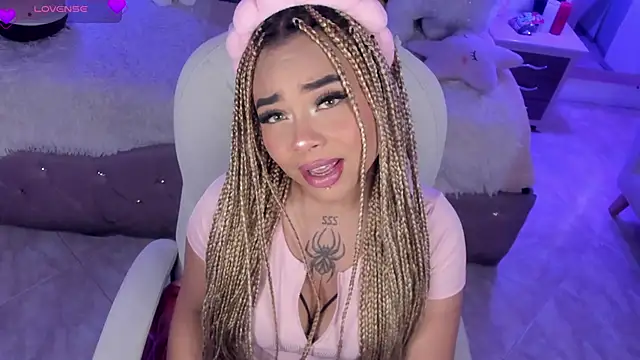 conny  curly online show from March 18, 2025, 1:20 pm