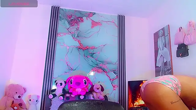  ChanellR  online show from September 27, 2025, 8:14 pm