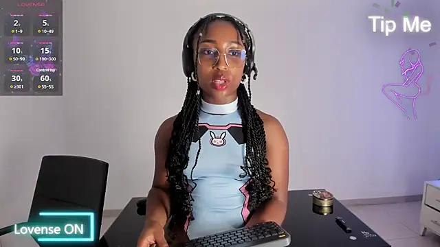 EmmaSanzz  online show from February 22, 2025, 2:41 pm