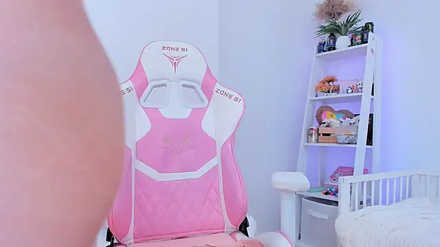 Lily Young online show from March 22, 2025, 7:15 am