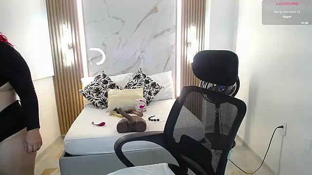 Mariana Rojas online show from February 15, 2026, 5:04 am