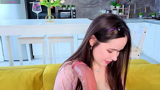 Snapshot of KateBleare chatting on February 14, 2026, 12:13 pm KateBleare online show from February 14, 2026, 12:13 pm