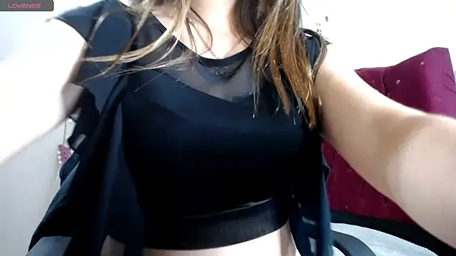 Luna girlhot  online show from December 18, 2024, 7:19 pm