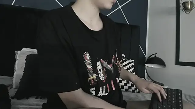 Adeelinee online show from February 7, 2025, 8:10 pm