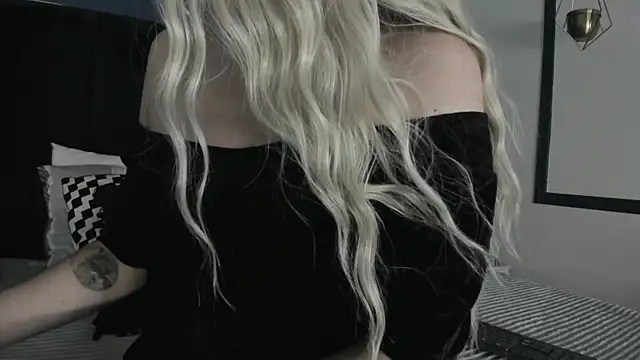 Adeelinee online show from February 10, 2025, 7:49 pm