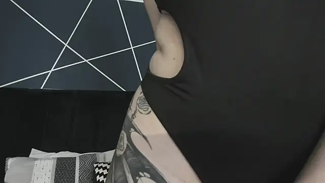 Adeelinee online show from February 18, 2025, 10:36 pm