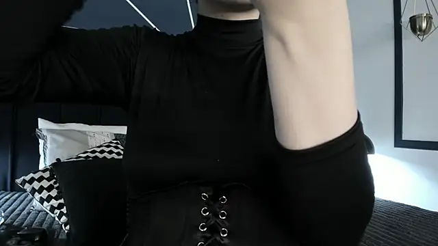 Adeelinee online show from March 19, 2025, 7:38 pm