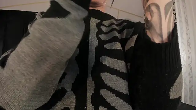 Adeelinee online show from December 20, 2025, 8:05 pm