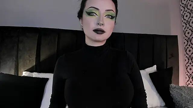 Snapshot of Adeelinee chatting on June 11, 2026, 12:32 am Adeelinee online show from June 11, 2026, 12:32 am