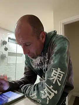 El Gizmo online show from December 2, 2025, 7:57 am