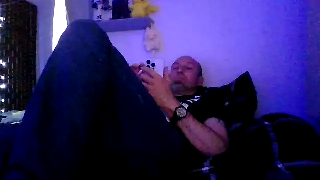 Snapshot of El_Gizmo chatting on March 31, 2026, 7:14 pm El Gizmo online show from March 31, 2026, 7:14 pm