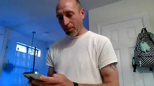 Snapshot of El_Gizmo chatting on April 1, 2026, 6:16 pm El Gizmo online show from April 1, 2026, 6:16 pm