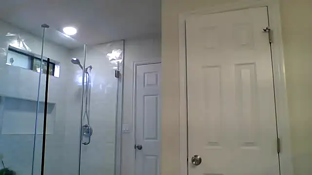 Snapshot of El_Gizmo chatting on April 8, 2026, 5:57 pm El Gizmo online show from April 8, 2026, 5:57 pm