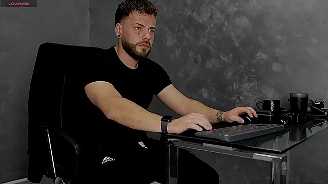 juliusmasters online show from November 11, 2025, 8:20 pm