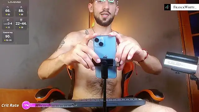 Snapshot of Mr_WhiteCock chatting on June 26, 2026, 3:22 am Mr WhiteCock online show from June 26, 2026, 3:22 am
