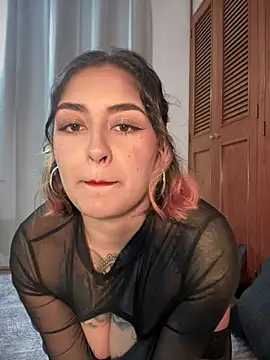 Snapshot of Rae_Lil_White chatting on January 2, 2025, 10:22 pm Rae Lil White online show from January 2, 2025, 10:22 pm