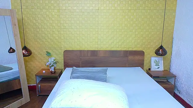 Squirter pussybomb online show from December 13, 2024, 4:00 am