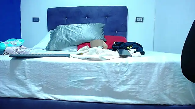 Squirter pussybomb online show from March 7, 2025, 4:24 am