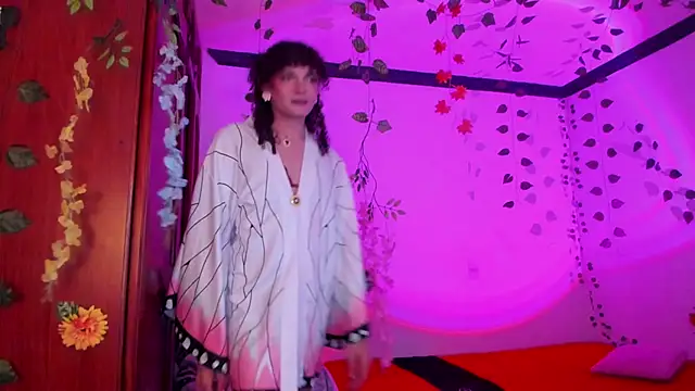 Snapshot of lucianromero chatting on March 2, 2026, 10:16 pm lucianromero online show from March 2, 2026, 10:16 pm