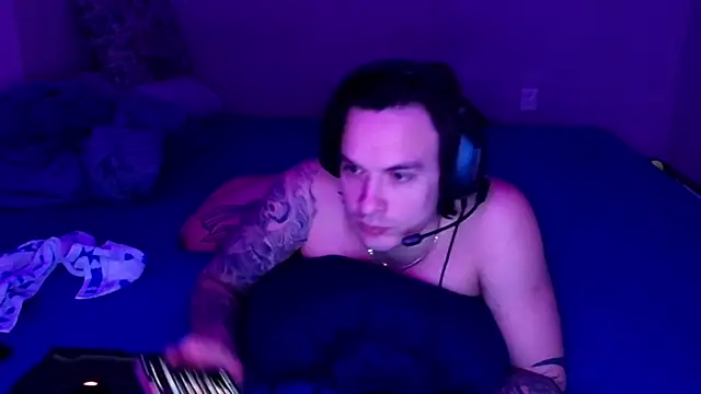 Snapshot of baphomet_from_ice chatting on November 27, 2025, 11:56 am baphomet from ice online show from November 27, 2025, 11:56 am