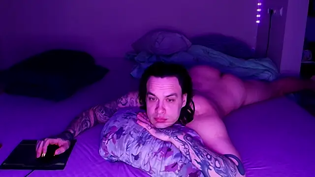 Snapshot of baphomet_from_ice chatting on April 21, 2026, 7:28 pm baphomet from ice online show from April 21, 2026, 7:28 pm