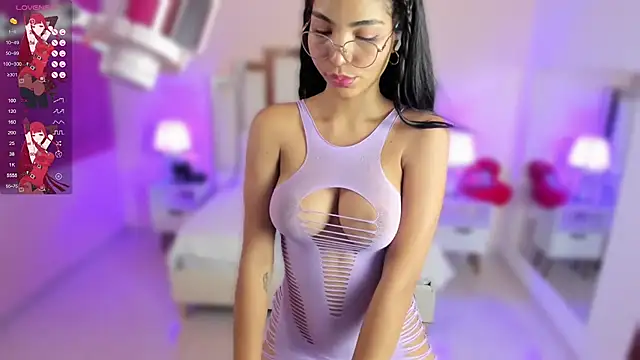 lauramartin1 online show from March 8, 2025, 12:55 am