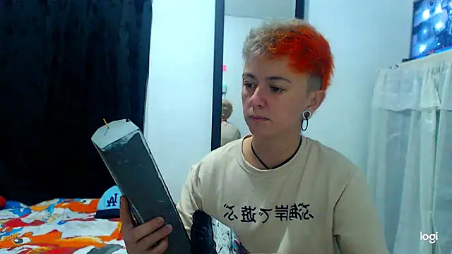 Snapshot of tomboyblue chatting on December 12, 2024, 12:16 am tomboyblue online show from December 12, 2024, 12:16 am